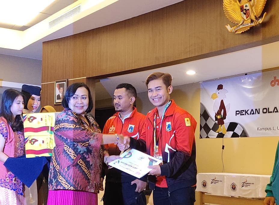 Novendra ketika meraih medali emas di ajang POMNAS 2019